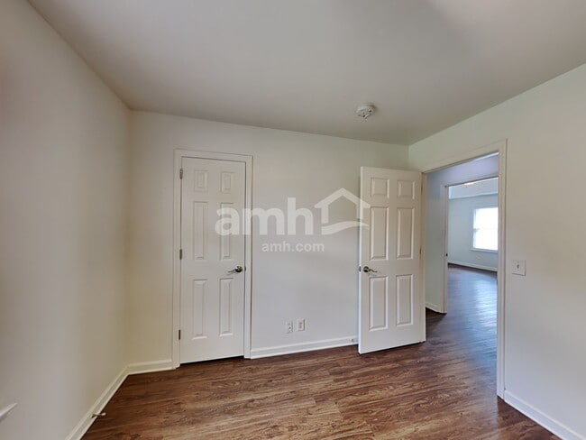 Building Photo - 524 Ryan Ave