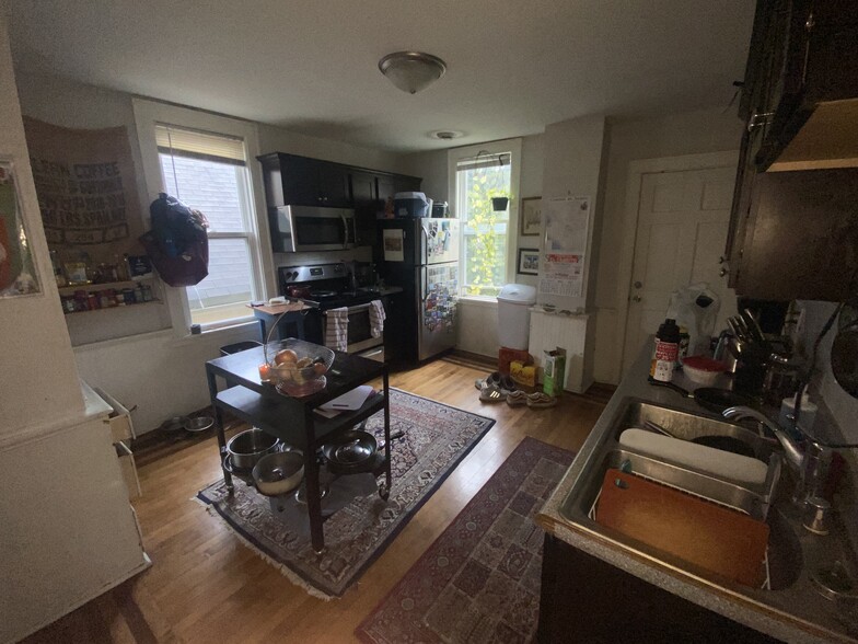 Primary Photo - 2725 N Bremen St