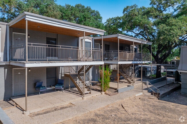 Unit Exterior - Morgan Manor Apartments