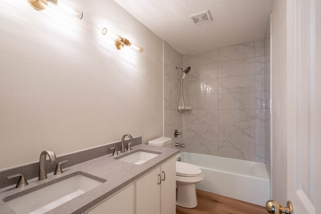 Building Photo - 8121 San Antonio St