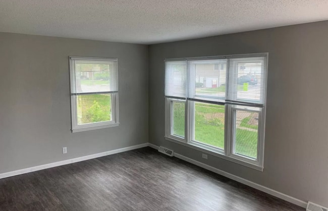 Building Photo - 213 E 35th St