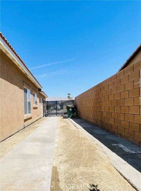 Building Photo - 83107 Greenbrier Dr
