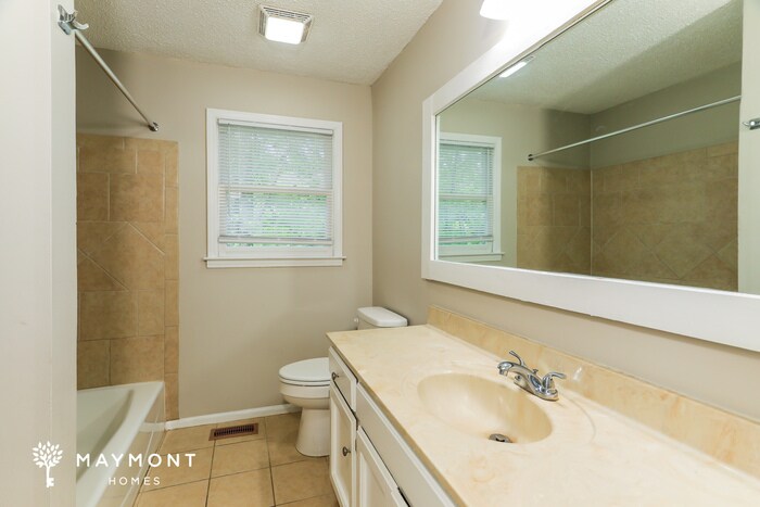 Building Photo - 1208 Americana Dr