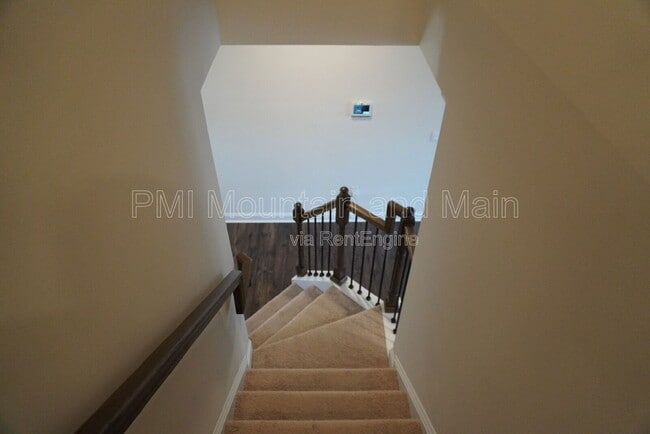 Building Photo - 210 Creekview Rd