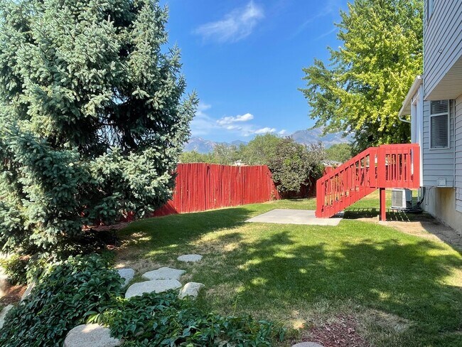 Building Photo - Lovely Sandy Home in Well Kept Neighborhood!