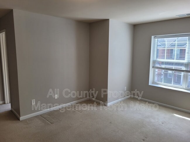 Building Photo - 9859 Murano View