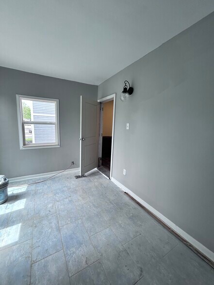 Building Photo - 31 Dix Ave