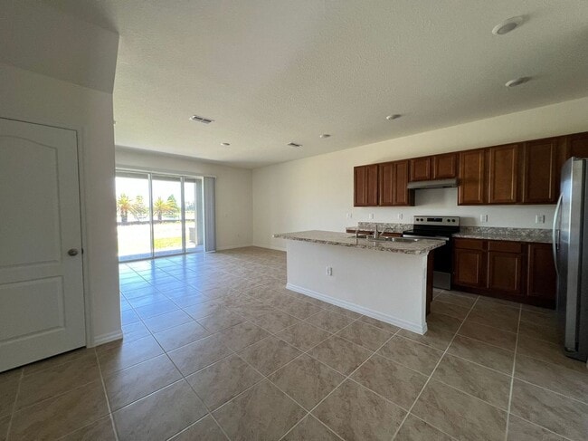 Building Photo - 1065 Blue Jay Dr