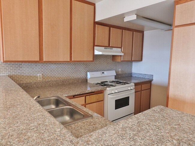 Building Photo - 719 E Acacia Ave