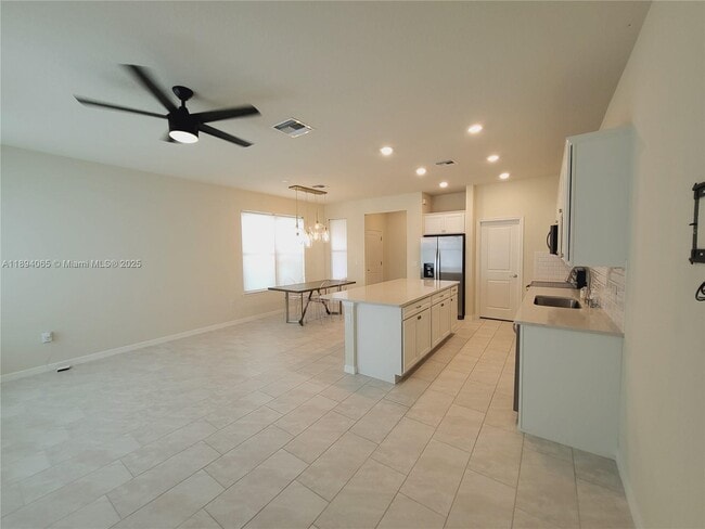 Building Photo - 2820 Troubadour St