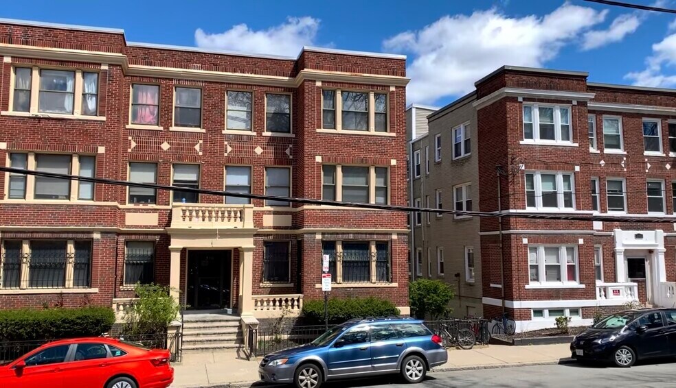 Building Photo - 240 Kelton St