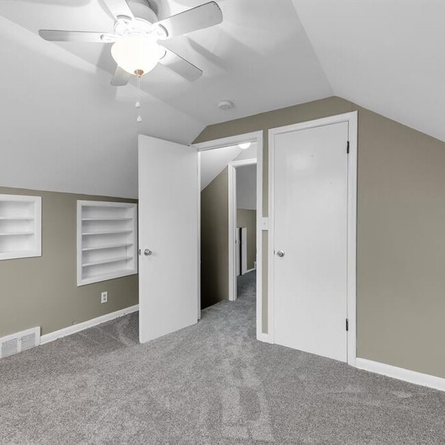 Building Photo - 9082 Louise St