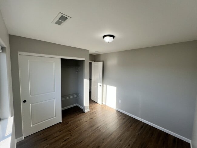 Building Photo - 107 Grant Dr