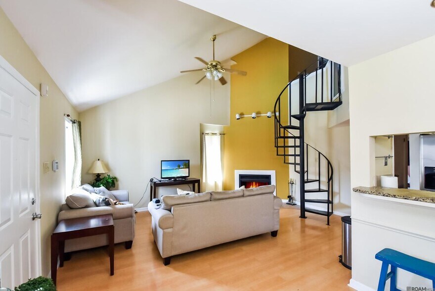 Building Photo - 141 E Boyd Dr