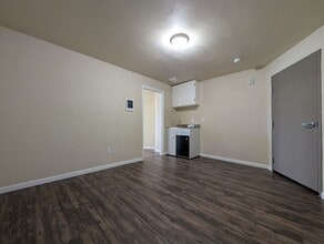 Building Photo - 1-Bedroom, 1-Bath Apartment In Downtown Springfield!