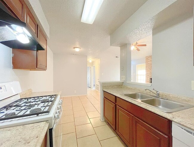 Building Photo - 12414 Deer Falls Dr