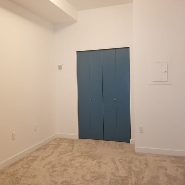 Building Photo - Contemporary 1 bedroom in downtown Kirkland