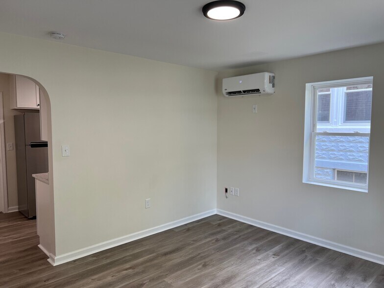LivingRoom - 7 Cypress St