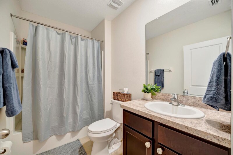 Building Photo - 16341 Little Garden Dr