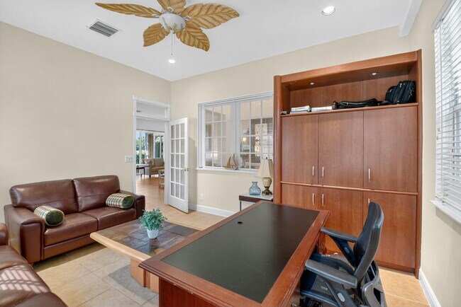 Building Photo - 9826 Vía Amati