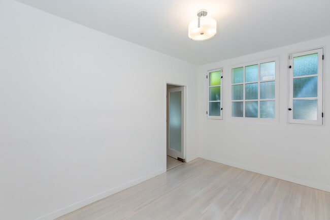 Dining room - 8495 Fountain Ave
