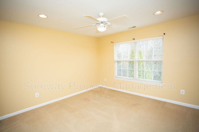 Building Photo - 42 Tudor Ct