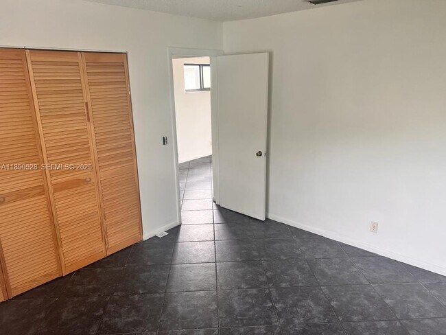 Building Photo - 17 Crossings Cir