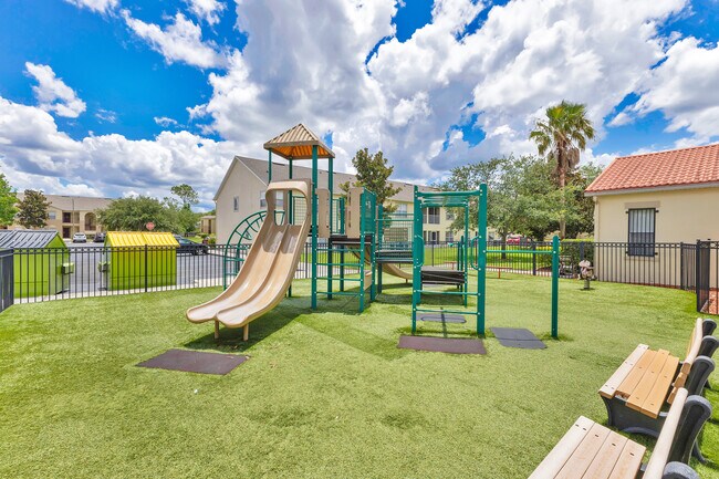 Building Photo - 2855 Club Cortile Cir