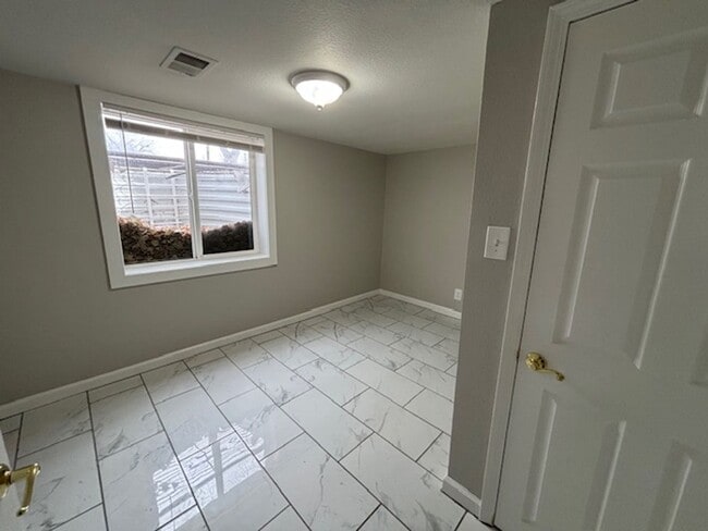 Building Photo - 4 Bedroom 2 Bath House by Frontier Park