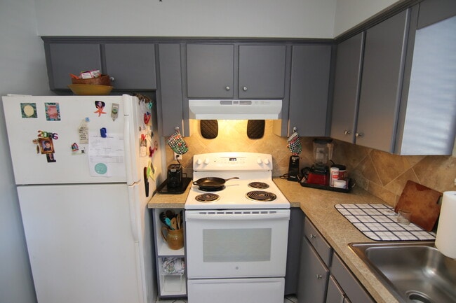 Building Photo - 1819 Foxhall Cir