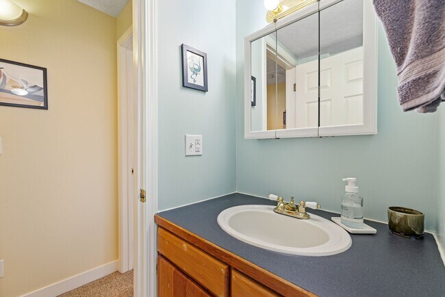 Building Photo - Fully Furnished Northside Bungalow Available for Month of August, 2026