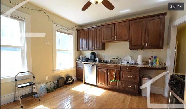 Building Photo - 9/1 Oversized 5BR/2BA near Brighton Center, w/d in unit!