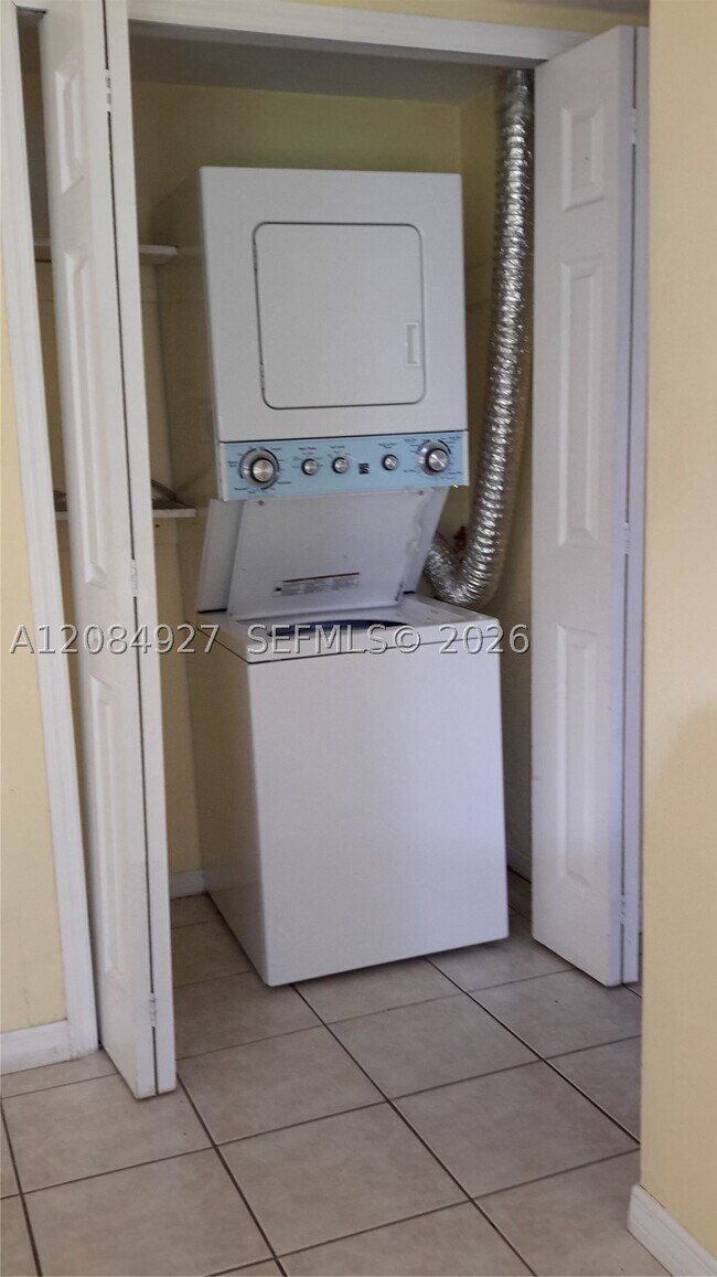 Building Photo - 7400 Miami Lakes Dr