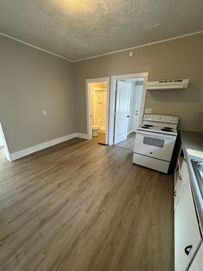 Building Photo - 4 bedroom/1 bath house w/storage building