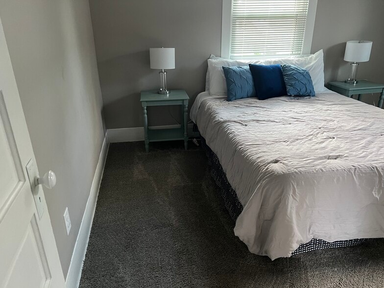 Building Photo - 1136 Peach St