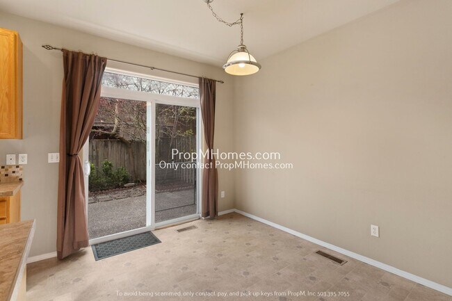 Building Photo - Cozy 3 Bedroom Home Close to Nike & Intel!