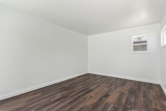 Building Photo - 7813 E Cypress St