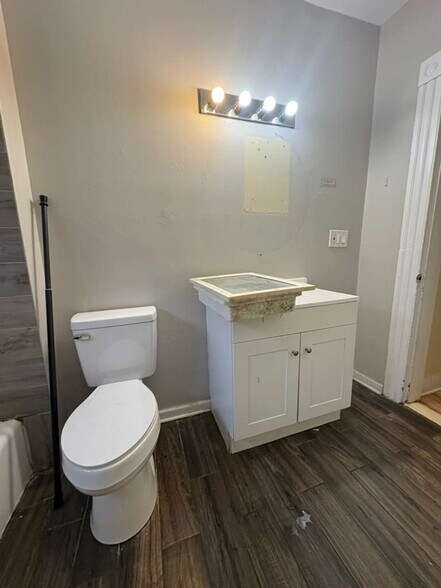 Building Photo - 253 W Ivy St