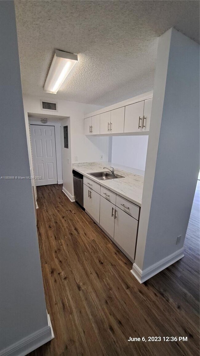 Building Photo - 15770 SW 106th Terrace