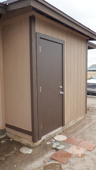 Building Photo - 441 W 20th Ave
