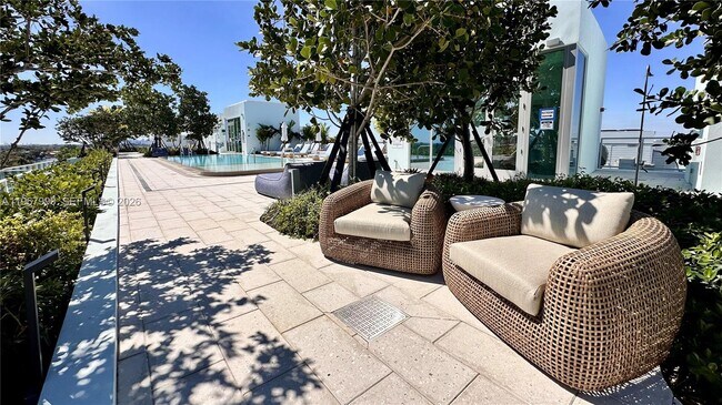 Building Photo - 9201 E Bay Harbor Dr