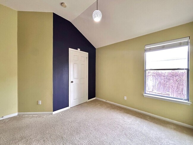 Building Photo - 1709 Bush Coat Ln