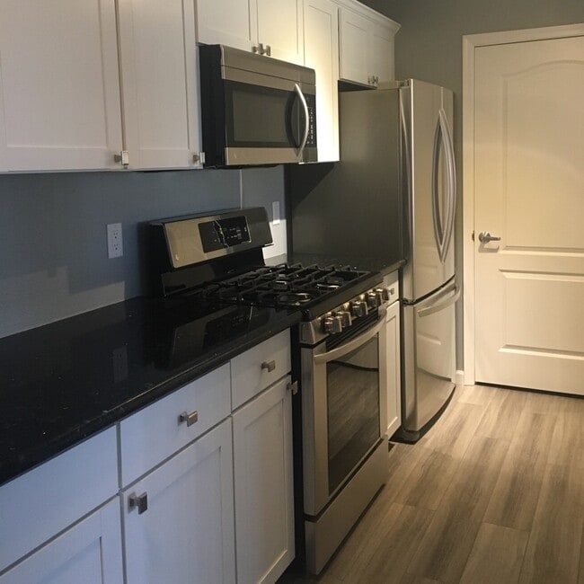 Building Photo - Stylish Upgraded One-Bedroom Condo in a Gated Community!