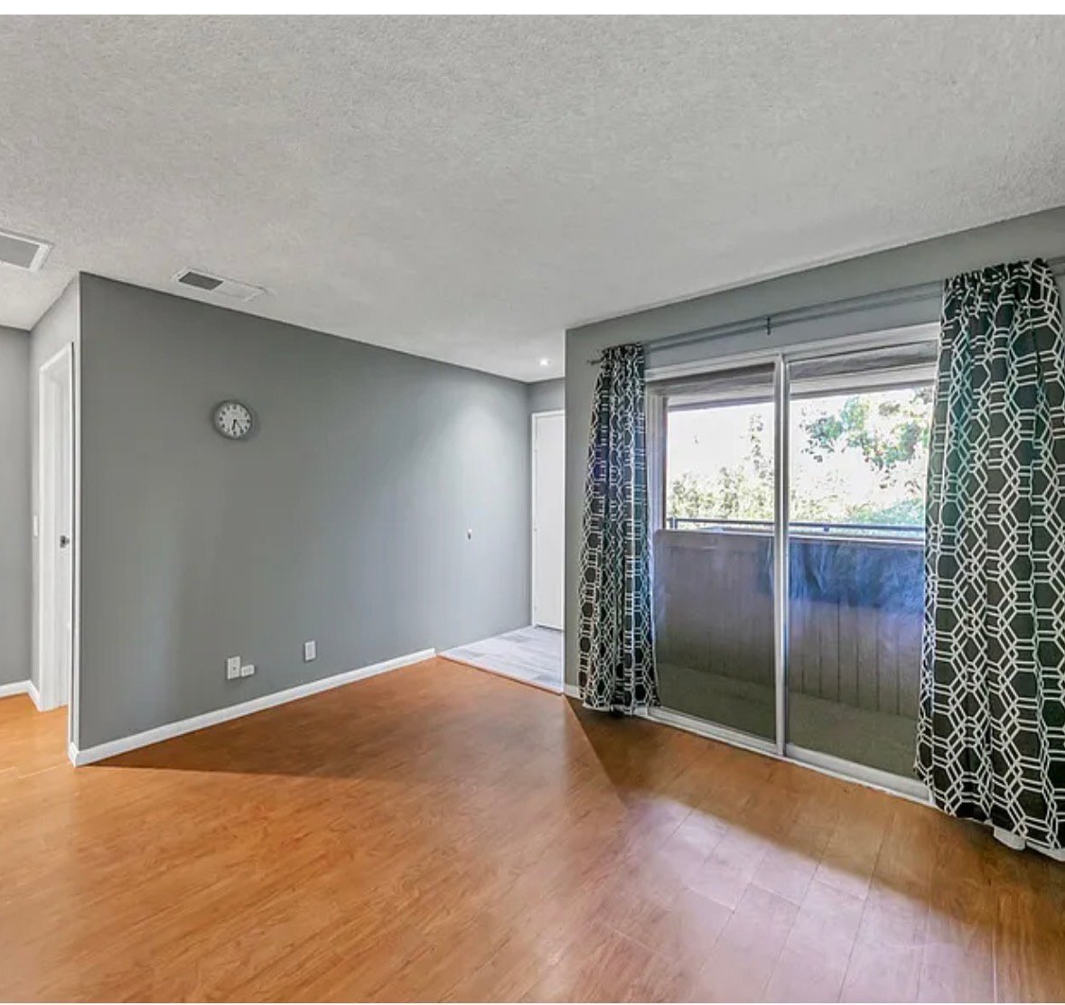Building Photo - 550 N Villa Ct