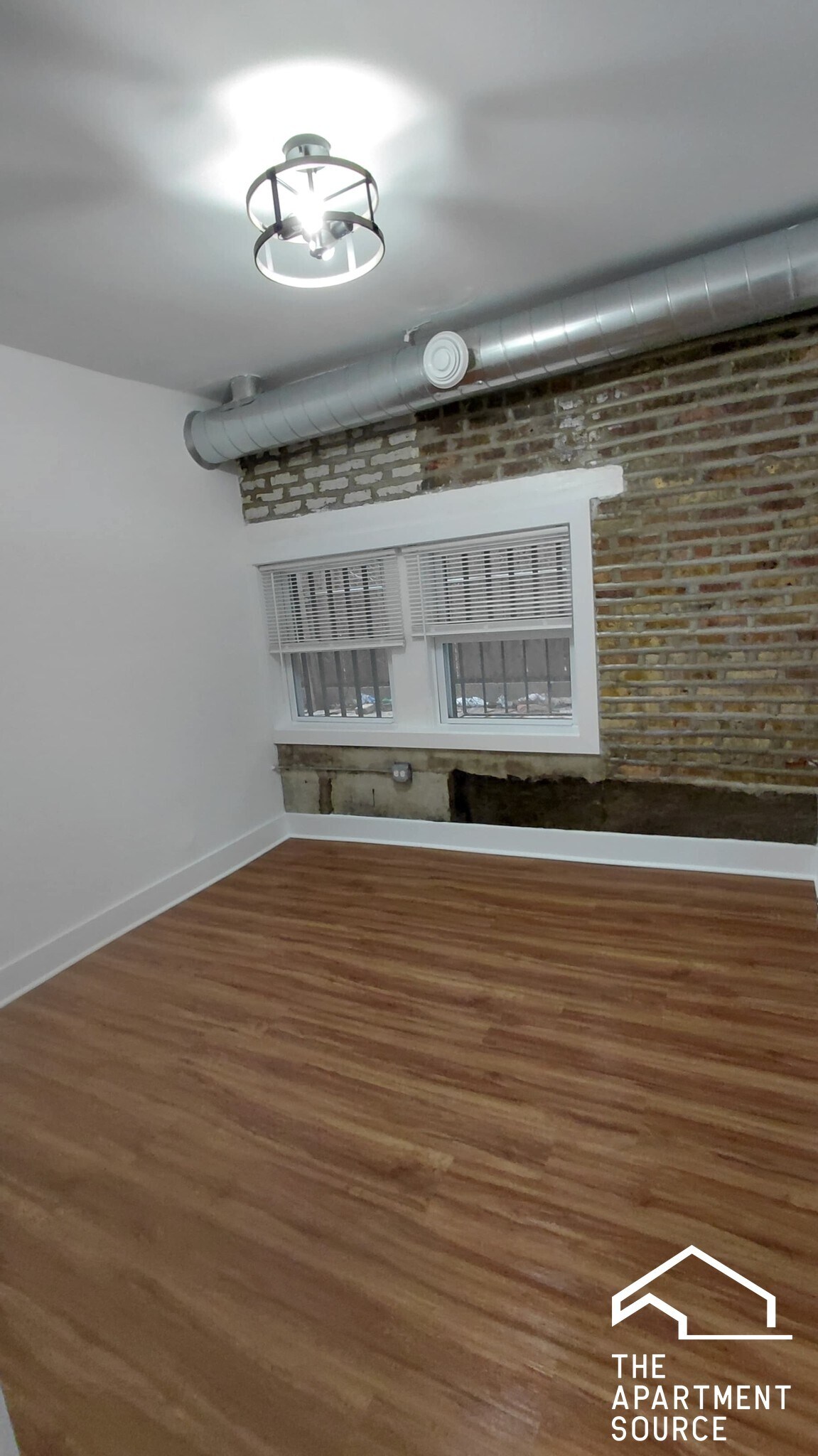 Building Photo - 1255 N Harding Ave