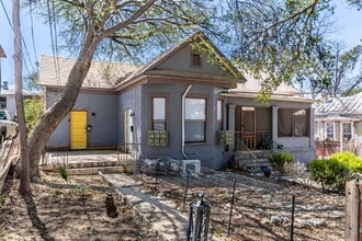 Building Photo - 426 W Woodlawn Ave