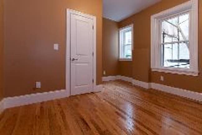 Building Photo - Stunning 4 Bed/2 Bath Right On The B Line! Short Walk To Cleveland Circle