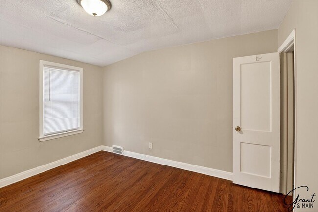 Building Photo - 10067 Grayton St