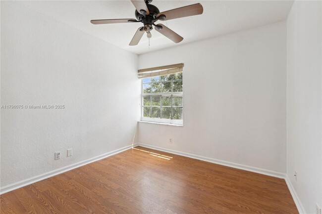 Building Photo - 7423 NW 70th Ave
