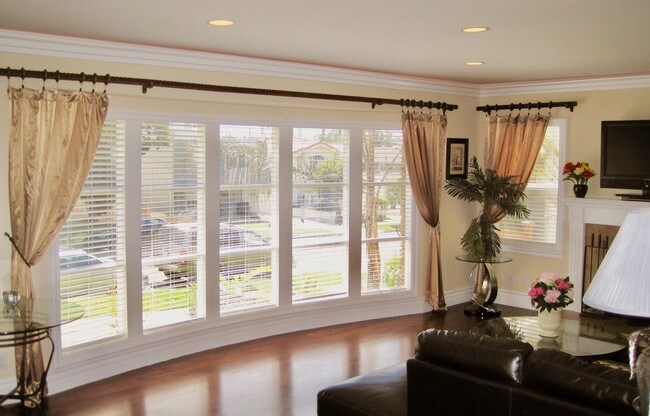 Primary Photo - 700 N Irena Ave